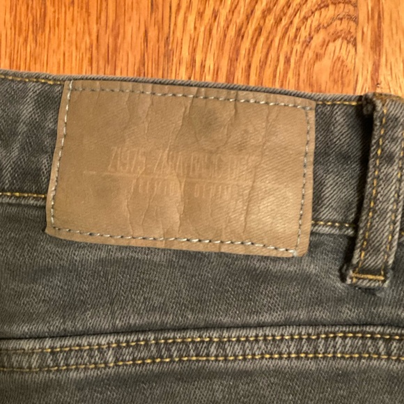 Zara Basic Denim Jeans, Faded Black, Distressed w/ Holes Raw Hem, 5-Pocket, Sz 4 - Picture 11 of 15